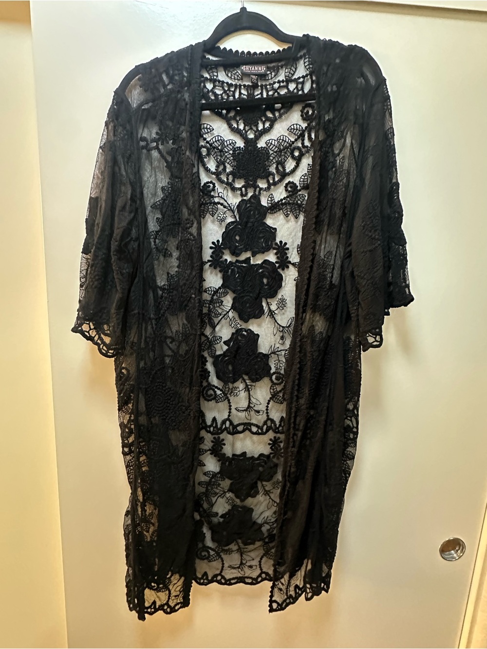 Like new! Shyanne Black Embroidered Lace Sheer kimono